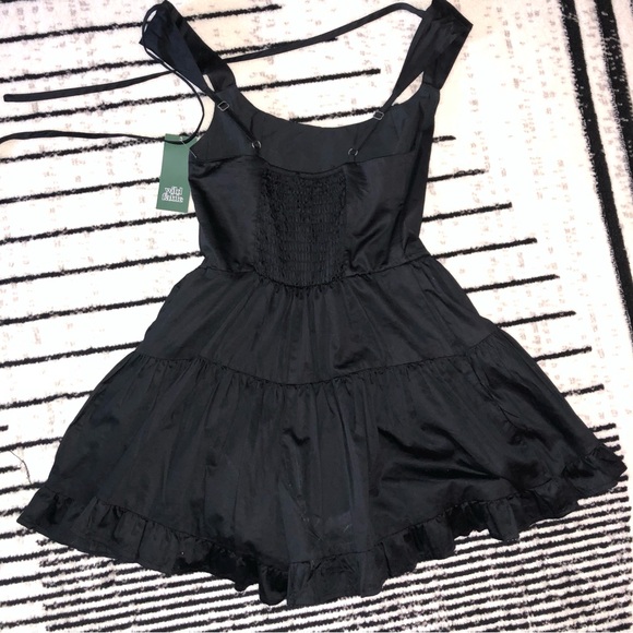 Button-front Tiered Romper - Picture 5 of 7